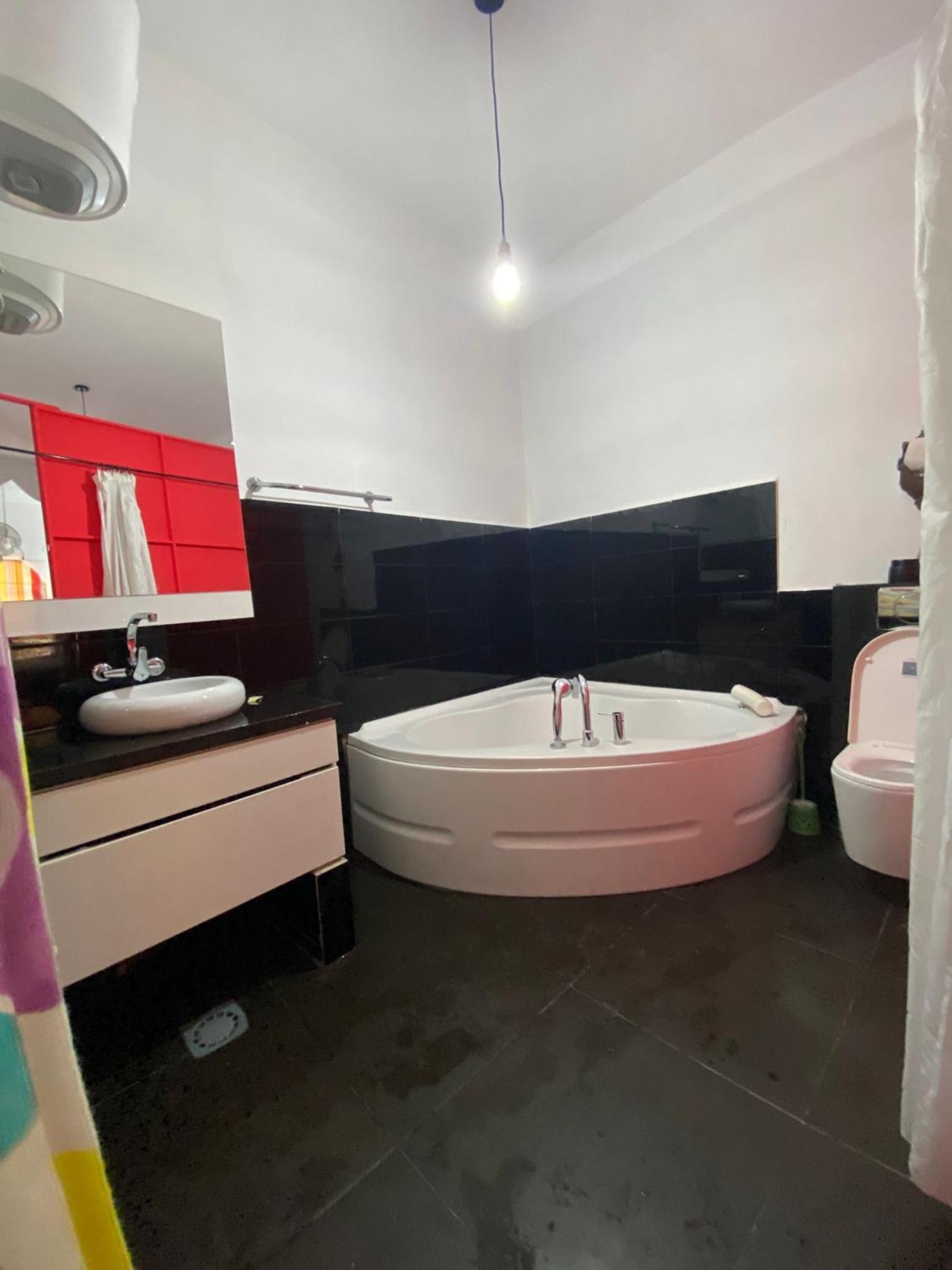 Hostal Valencia - Private Room With Bathroom شفشاون المظهر الخارجي الصورة
